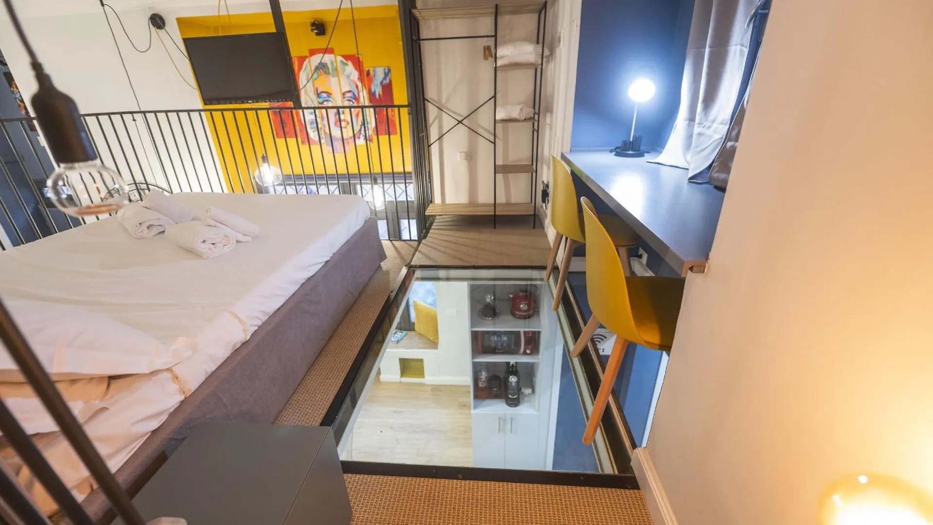 Apartment Design And Colorful Loft Near Villa Pamphili Rome
